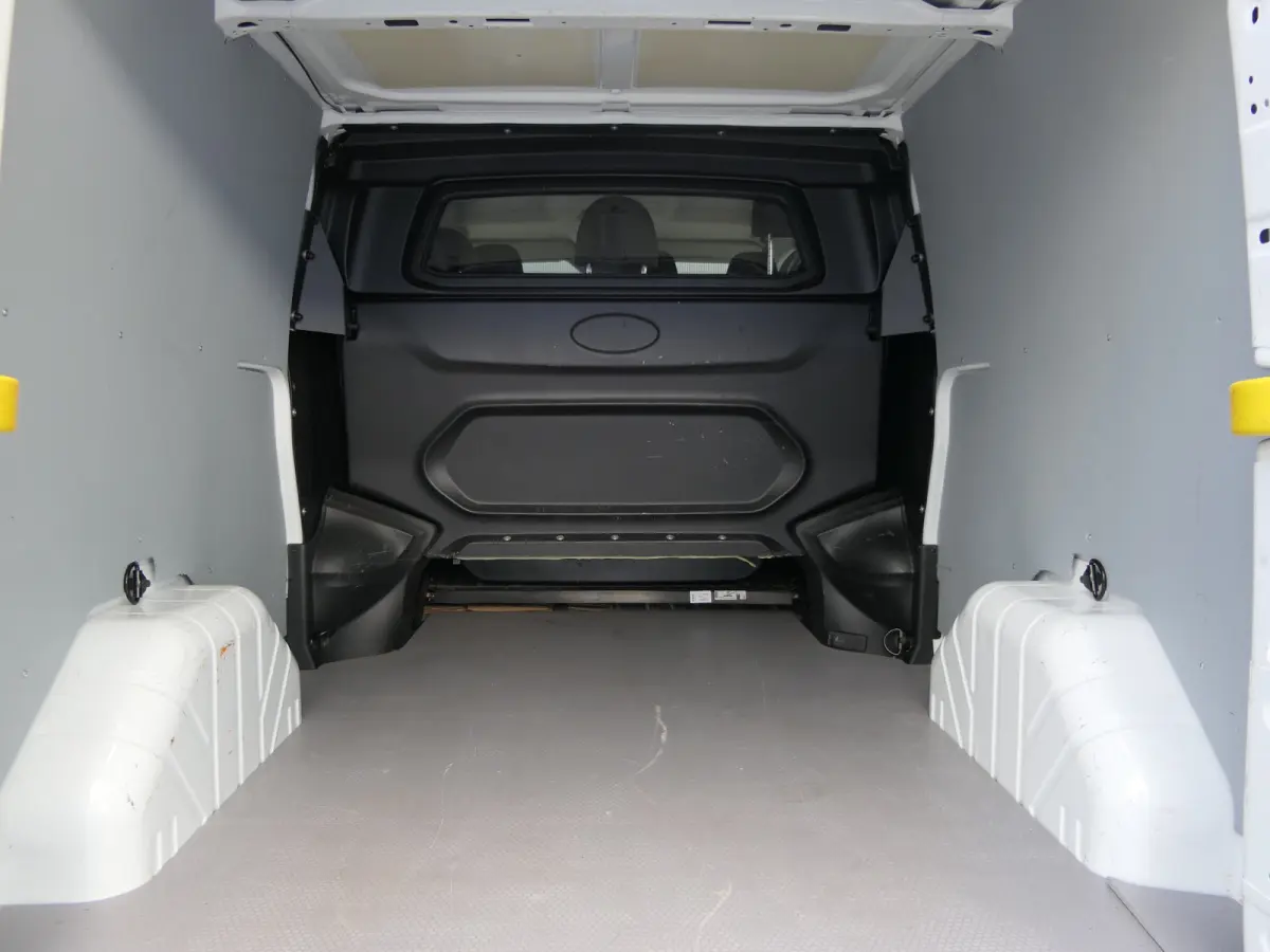 300 2.0 TDCI L2H1 Trend DC | Dubbele Cabine | 6 Persoons | Navigatie | Trekhaak | Verwarmde Voorruit | DAB | Cruise Control