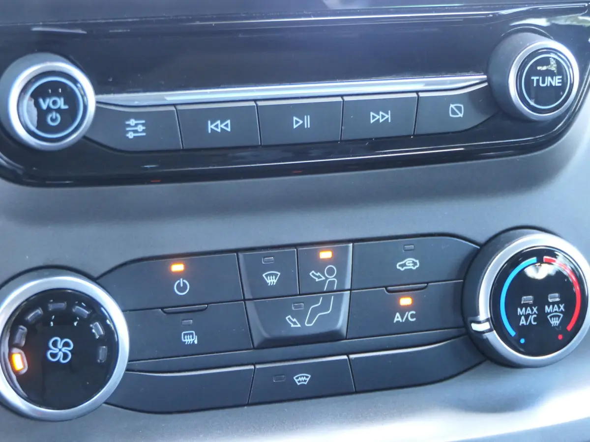 300 2.0 TDCI L2H1 Trend DC | Dubbele Cabine | 6 Persoons | Navigatie | Trekhaak | Verwarmde Voorruit | DAB | Cruise Control