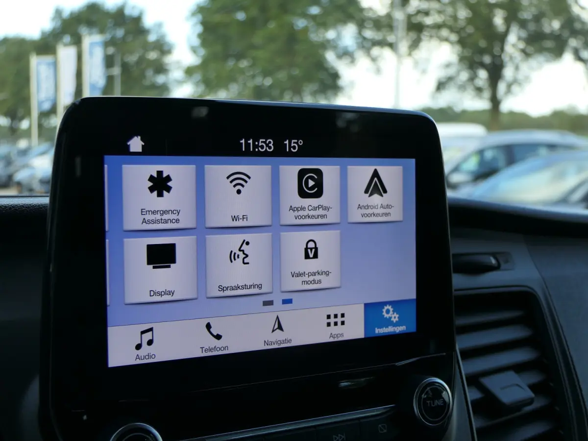 300 2.0 TDCI L2H1 Trend DC | Dubbele Cabine | 6 Persoons | Navigatie | Trekhaak | Verwarmde Voorruit | DAB | Cruise Control