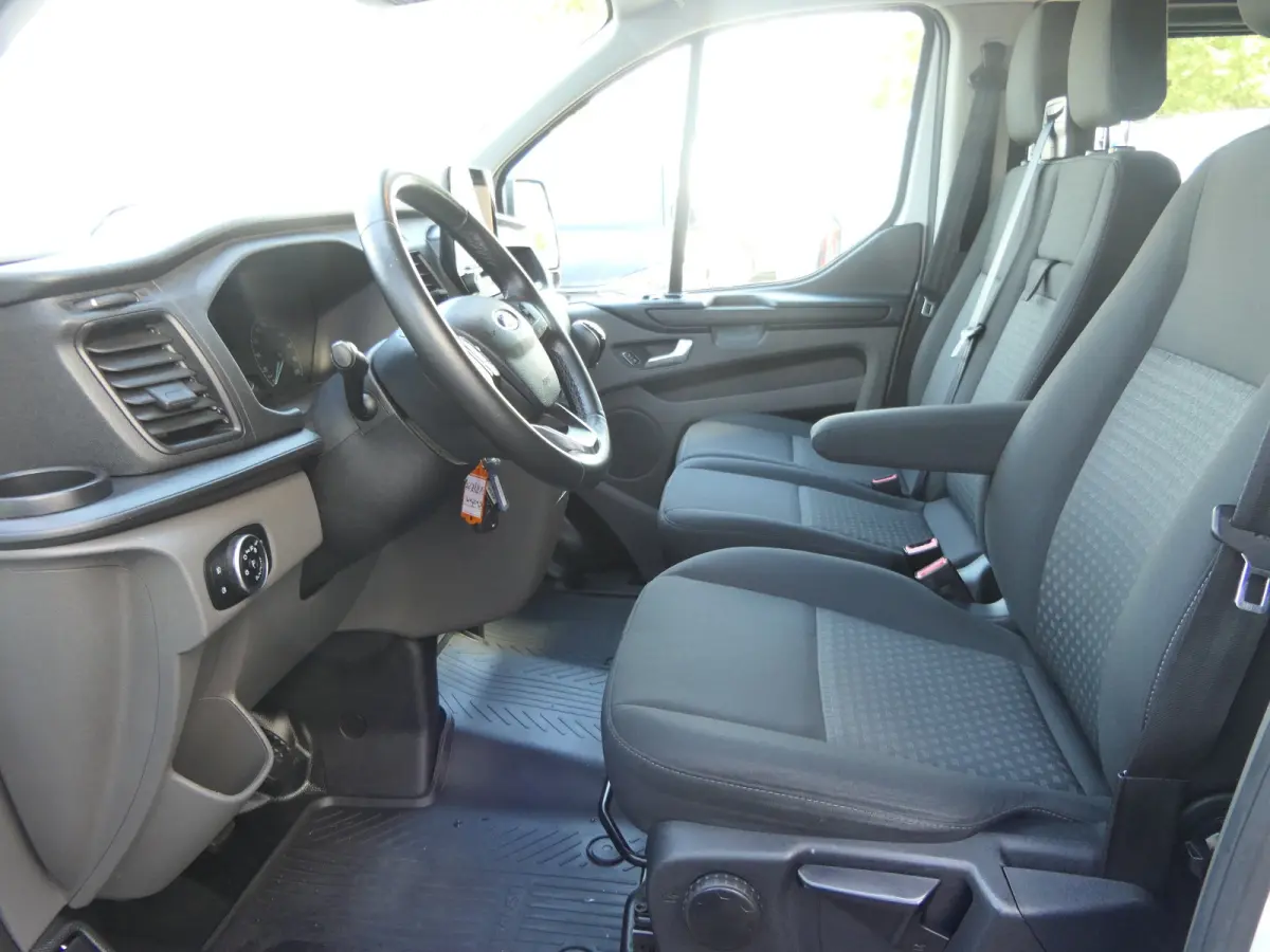 300 2.0 TDCI L2H1 Trend DC | Dubbele Cabine | 6 Persoons | Navigatie | Trekhaak | Verwarmde Voorruit | DAB | Cruise Control