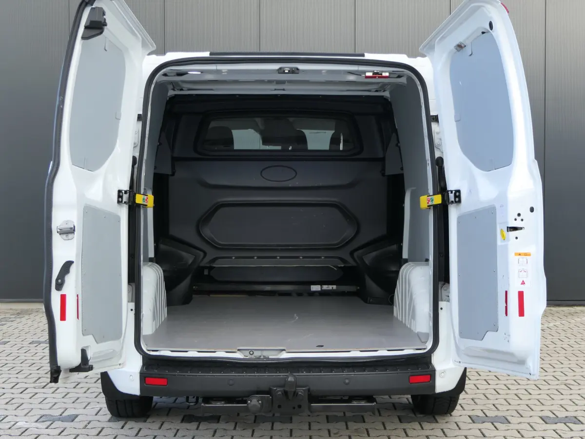 300 2.0 TDCI L2H1 Trend DC | Dubbele Cabine | 6 Persoons | Navigatie | Trekhaak | Verwarmde Voorruit | DAB | Cruise Control