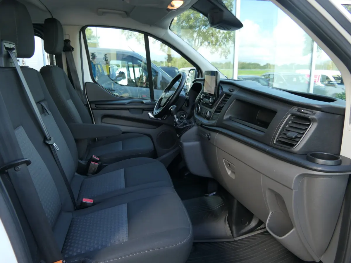 300 2.0 TDCI L2H1 Trend DC | Dubbele Cabine | 6 Persoons | Navigatie | Trekhaak | Verwarmde Voorruit | DAB | Cruise Control