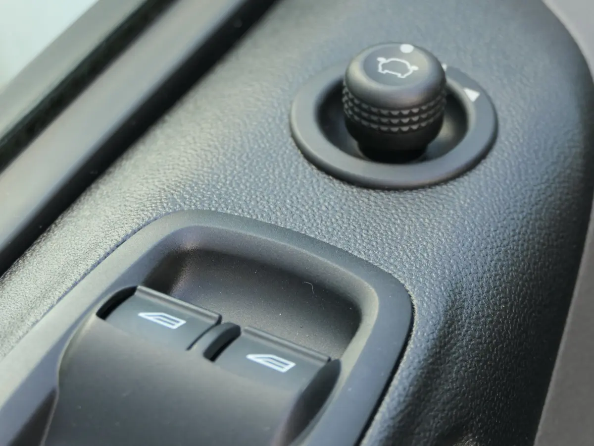 300 2.0 TDCI L2H1 Trend DC | Dubbele Cabine | 6 Persoons | Navigatie | Trekhaak | Verwarmde Voorruit | DAB | Cruise Control