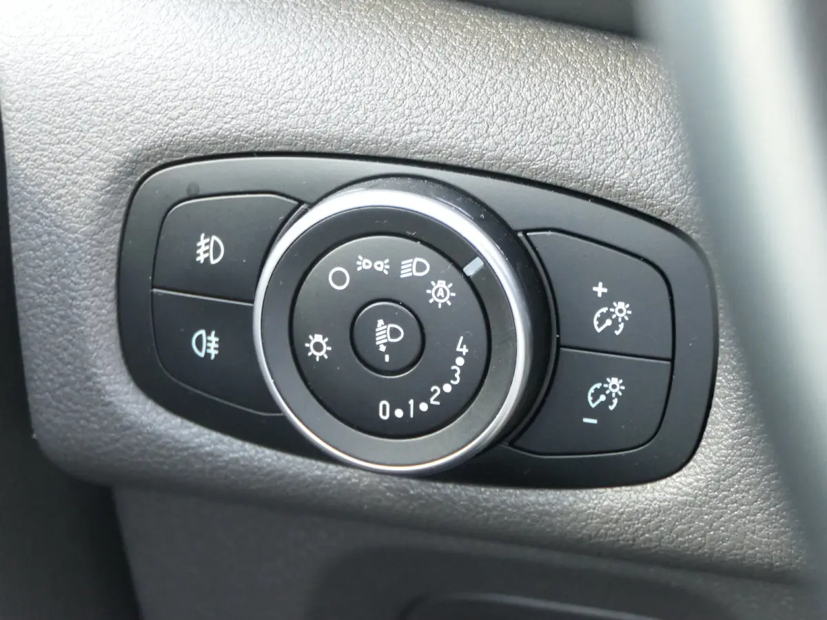 300 2.0 TDCI L2H1 Trend DC | Dubbele Cabine | 6 Persoons | Navigatie | Trekhaak | Verwarmde Voorruit | DAB | Cruise Control