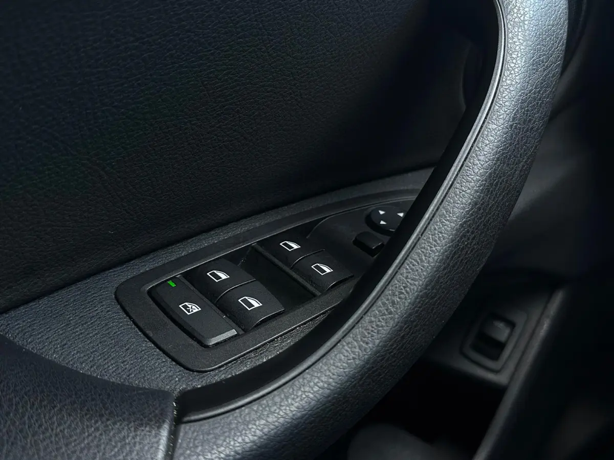 sDrive18i High Executive, M-pakket, Automaat, Cruise, Head-up, Camera, Navi, PDC, NAP