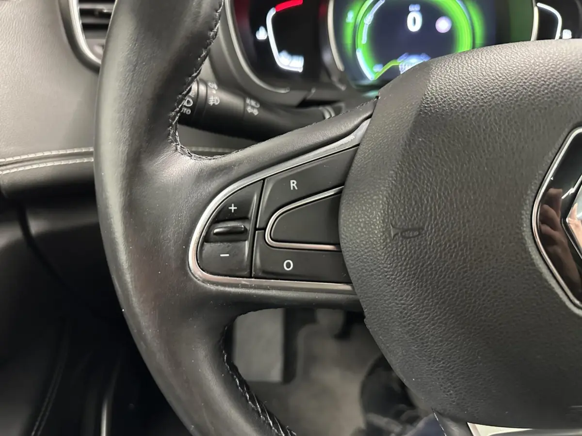 1.2 TCe Bose PANO CARPLAY ECC NAVI CRUISE HEAD UP.