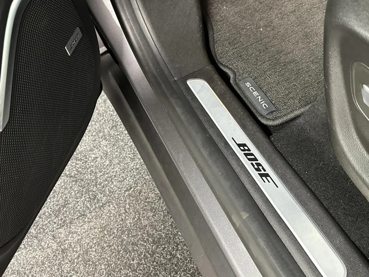 1.2 TCe Bose PANO CARPLAY ECC NAVI CRUISE HEAD UP.