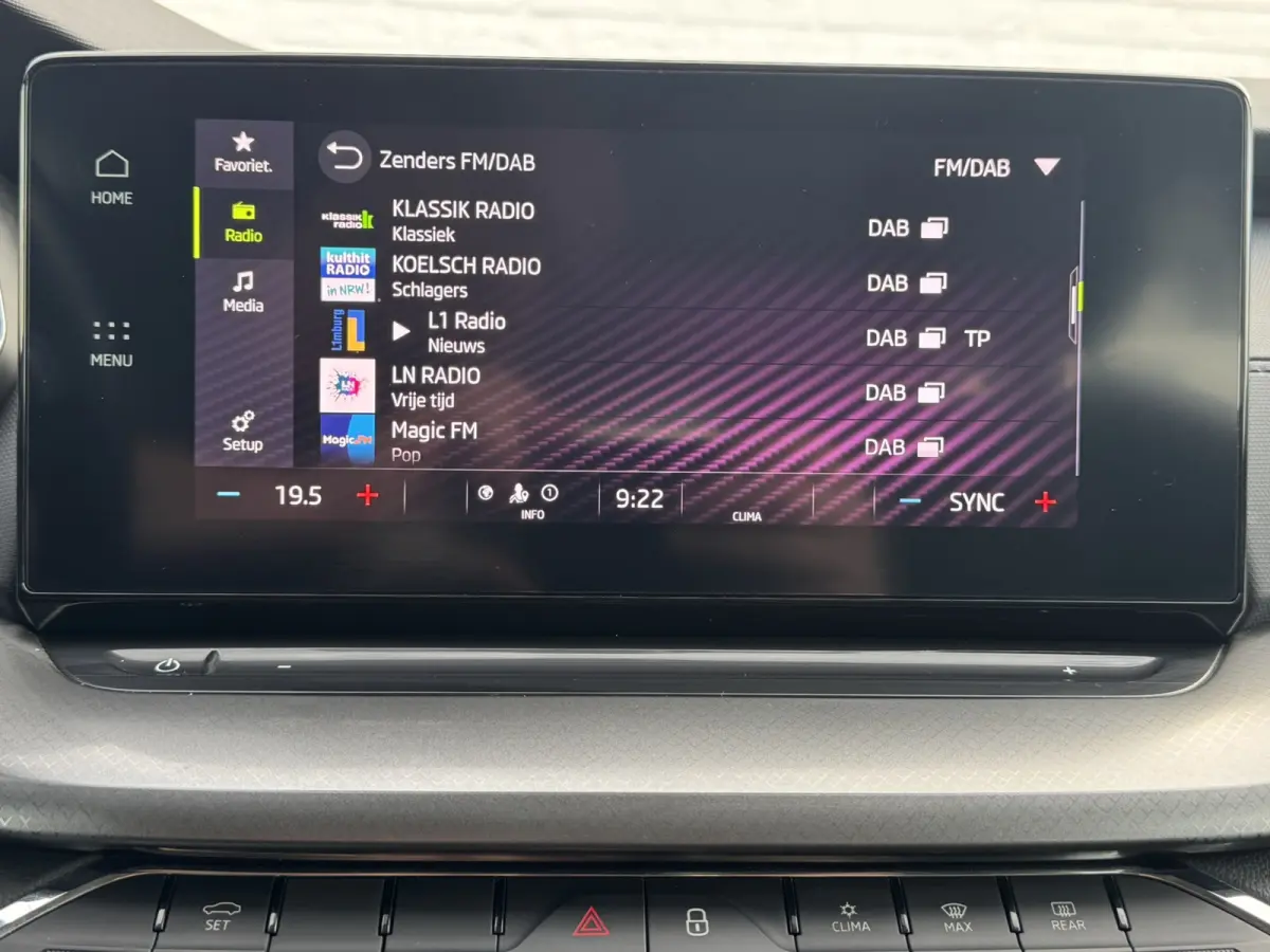 1.0 e-TSI Ambition Automaat ElectrTrekhaak Clima Carplay Navi Digitaal Dash Sfeerverlichting All-Season banden