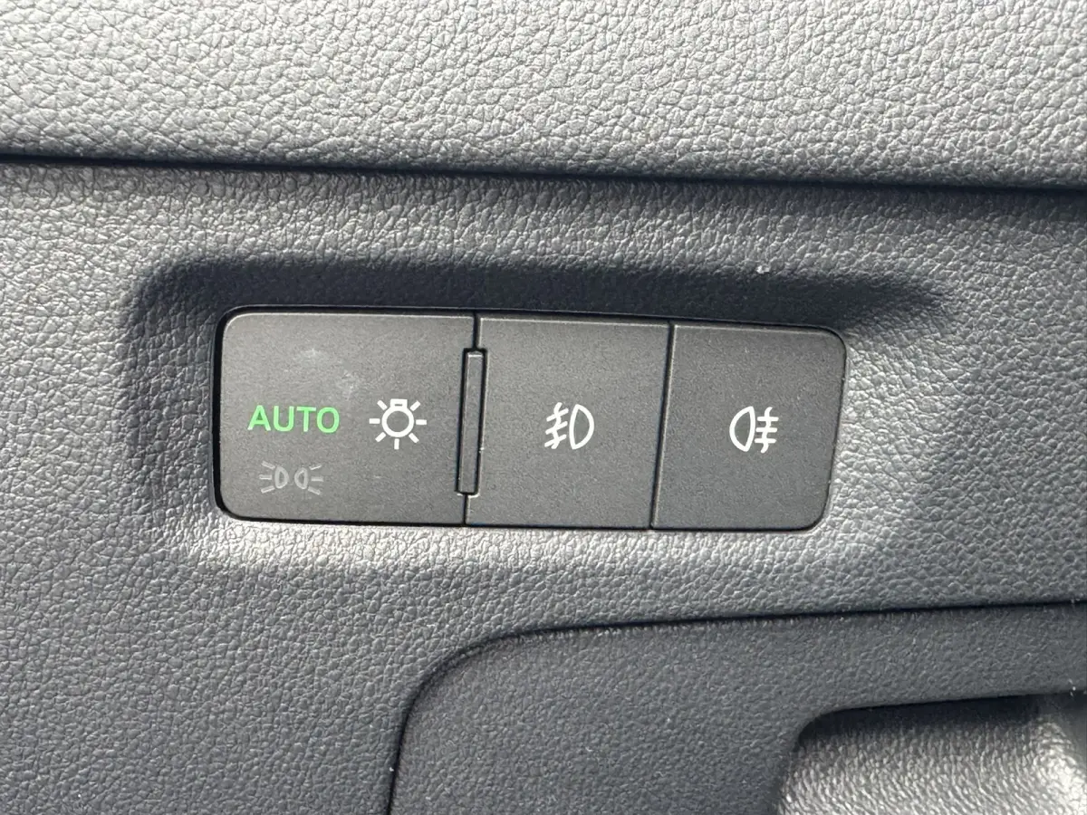 1.0 e-TSI Ambition Automaat ElectrTrekhaak Clima Carplay Navi Digitaal Dash Sfeerverlichting All-Season banden