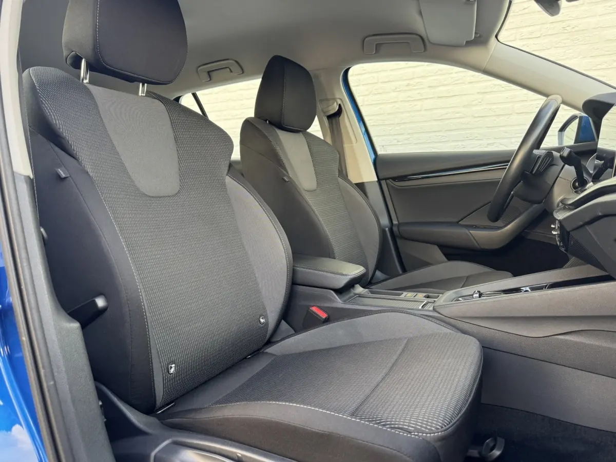 1.0 e-TSI Ambition Automaat ElectrTrekhaak Clima Carplay Navi Digitaal Dash Sfeerverlichting All-Season banden