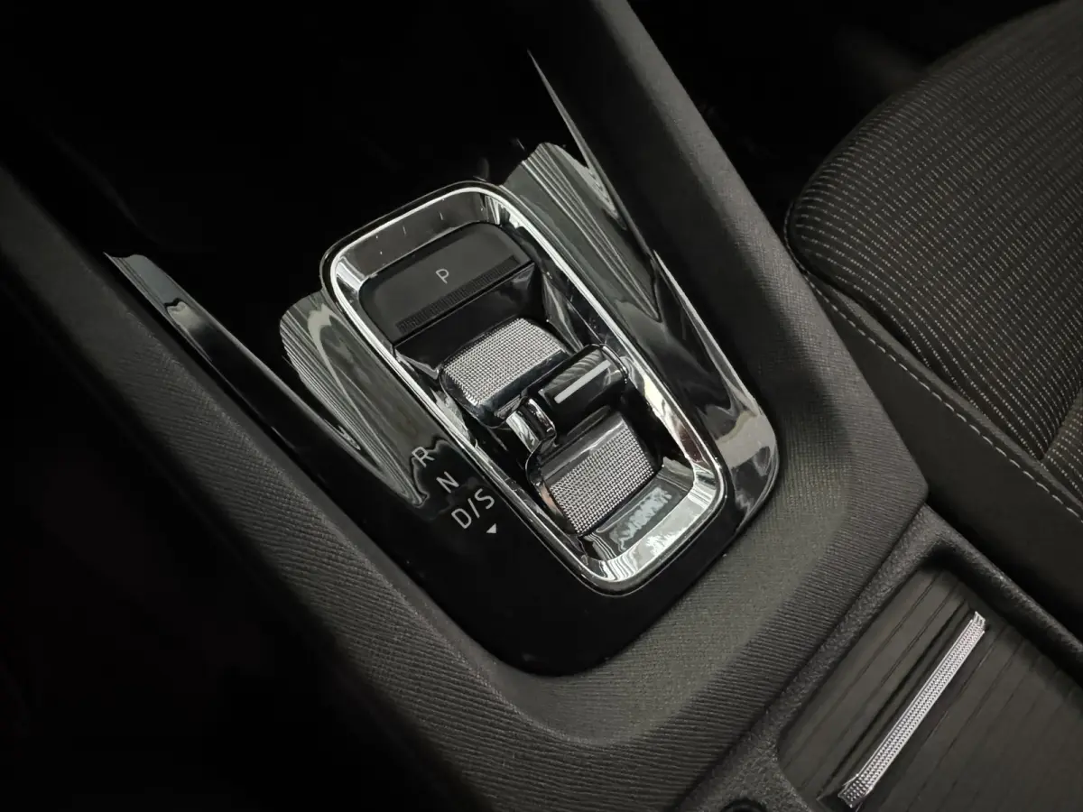 1.0 e-TSI Ambition Automaat ElectrTrekhaak Clima Carplay Navi Digitaal Dash Sfeerverlichting All-Season banden