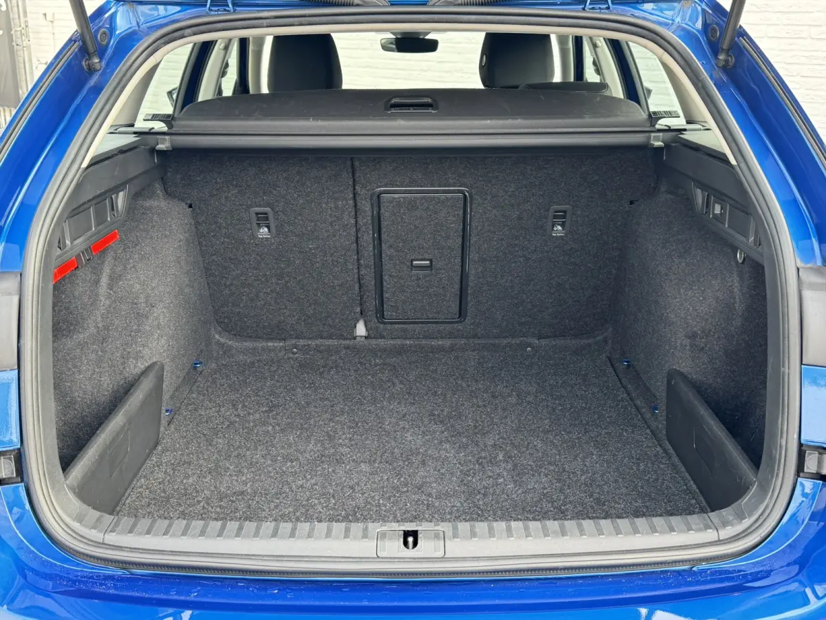 1.0 e-TSI Ambition Automaat ElectrTrekhaak Clima Carplay Navi Digitaal Dash Sfeerverlichting All-Season banden