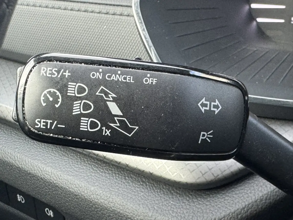 1.0 e-TSI Ambition Automaat ElectrTrekhaak Clima Carplay Navi Digitaal Dash Sfeerverlichting All-Season banden