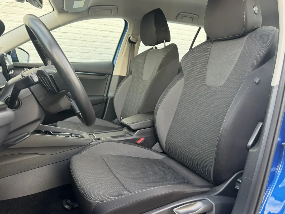 1.0 e-TSI Ambition Automaat ElectrTrekhaak Clima Carplay Navi Digitaal Dash Sfeerverlichting All-Season banden