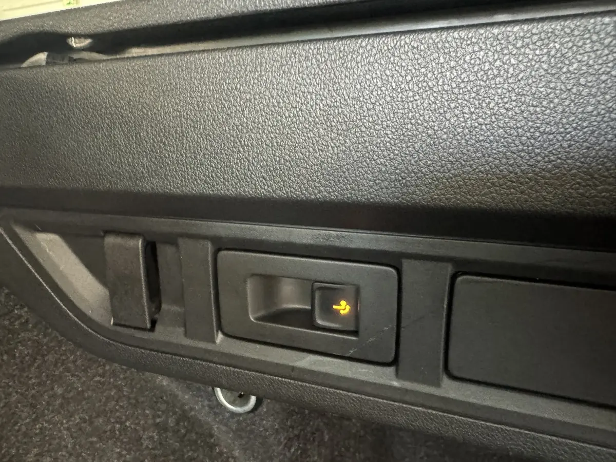 1.0 e-TSI Ambition Automaat ElectrTrekhaak Clima Carplay Navi Digitaal Dash Sfeerverlichting All-Season banden