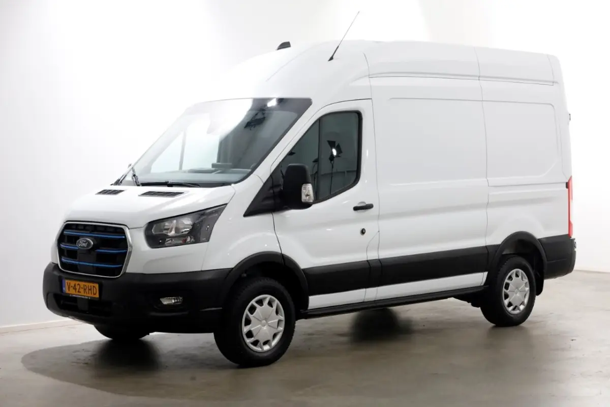 350 L2H3 68 kWh Trend 100% Elektrisch Snellader/Airco/Navi SOH 98,2% 12-2024