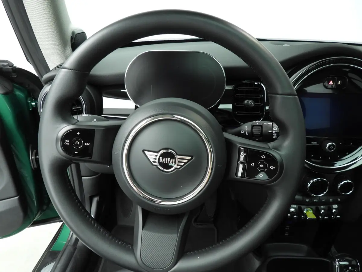 SE | Classic Uitvoering | Panoramadak | Harman-Kardon | Stoelverwarming | Carplay | Navigatie | Achteruitrijcamera | Comfort Access |