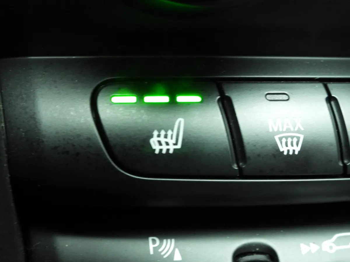 SE | Classic Uitvoering | Panoramadak | Harman-Kardon | Stoelverwarming | Carplay | Navigatie | Achteruitrijcamera | Comfort Access |