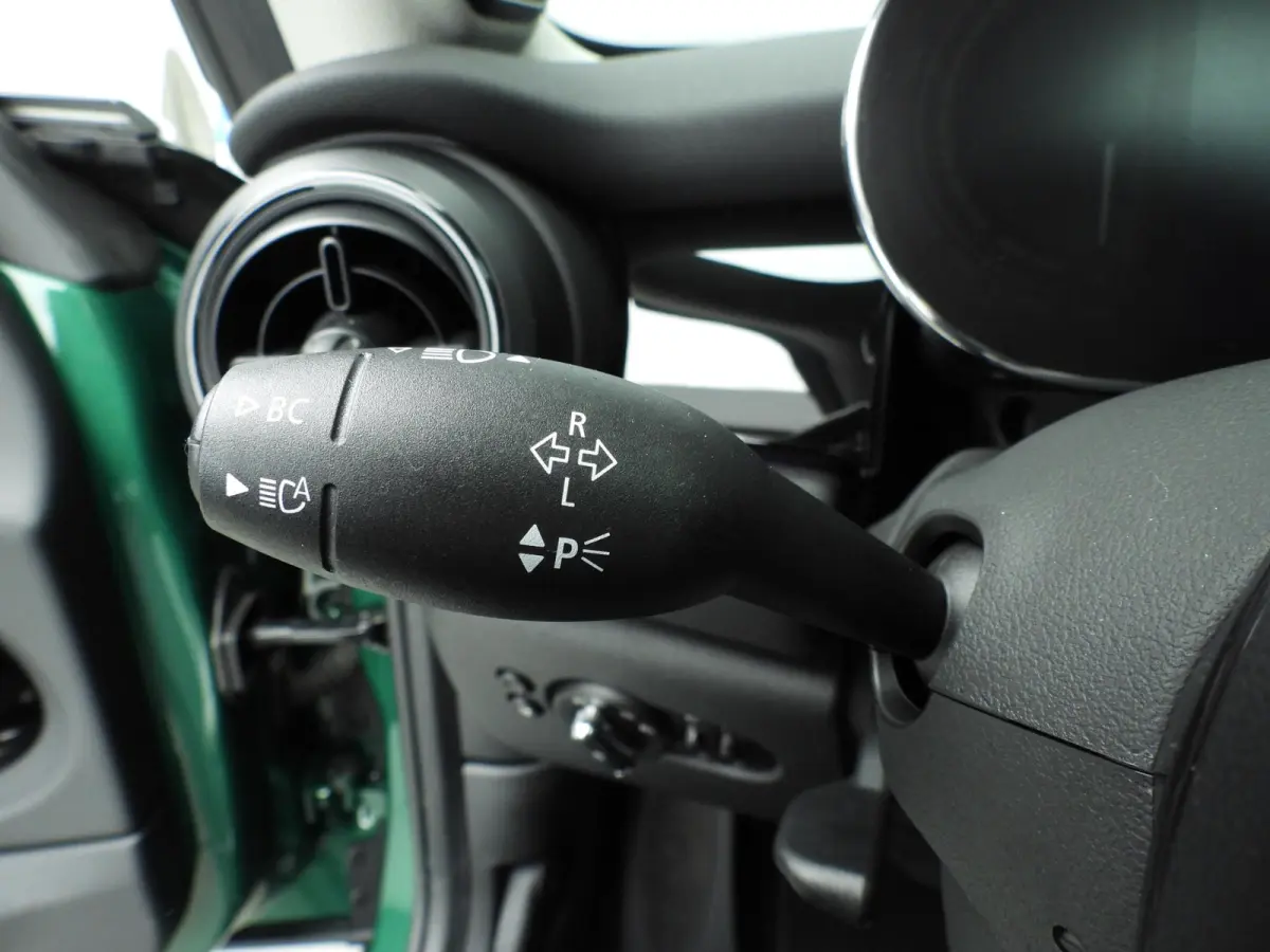 SE | Classic Uitvoering | Panoramadak | Harman-Kardon | Stoelverwarming | Carplay | Navigatie | Achteruitrijcamera | Comfort Access |