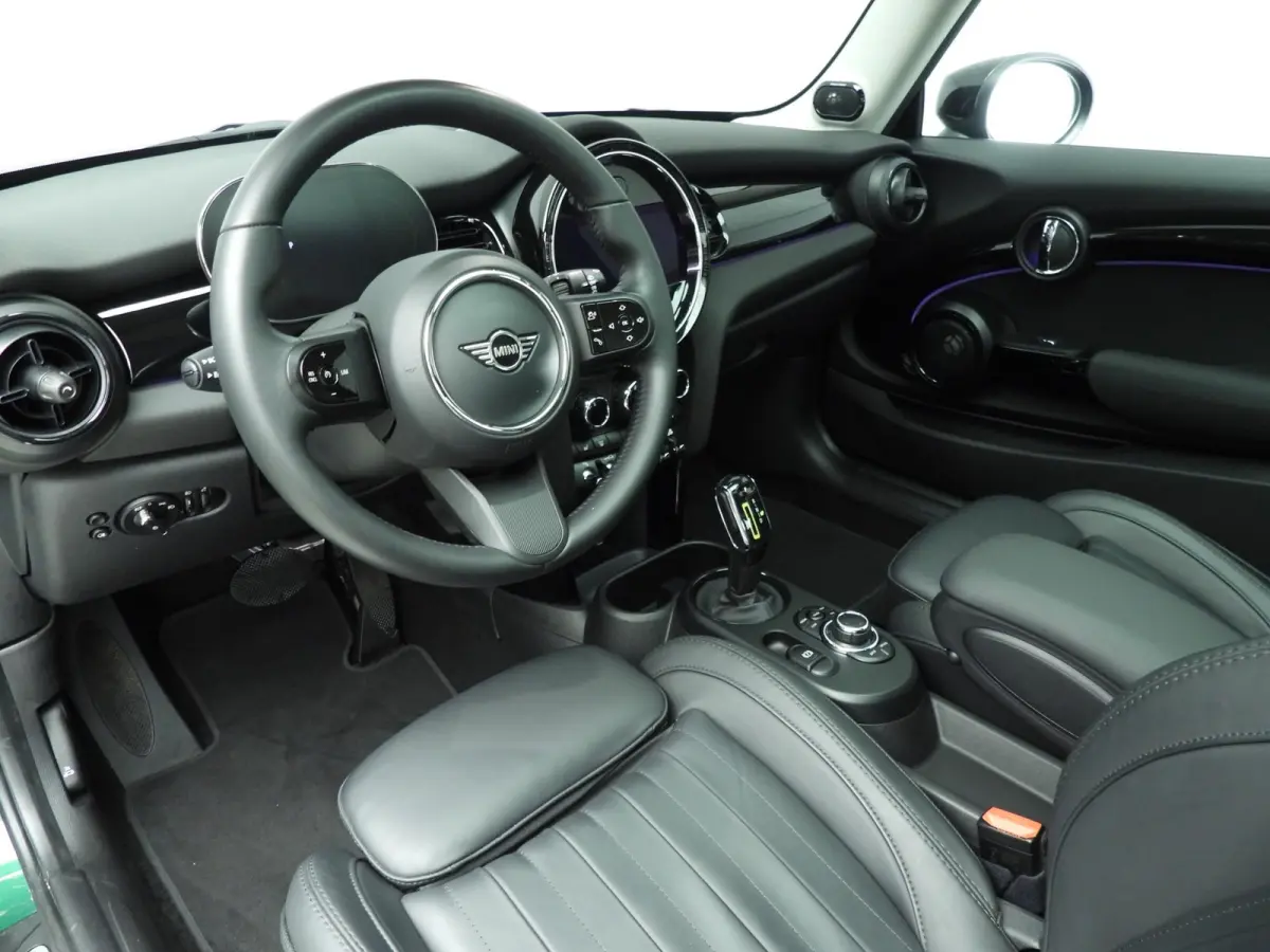 SE | Classic Uitvoering | Panoramadak | Harman-Kardon | Stoelverwarming | Carplay | Navigatie | Achteruitrijcamera | Comfort Access |