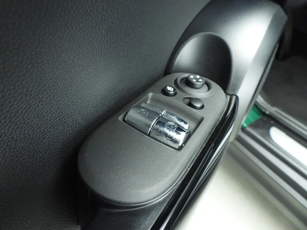 SE | Classic Uitvoering | Panoramadak | Harman-Kardon | Stoelverwarming | Carplay | Navigatie | Achteruitrijcamera | Comfort Access |