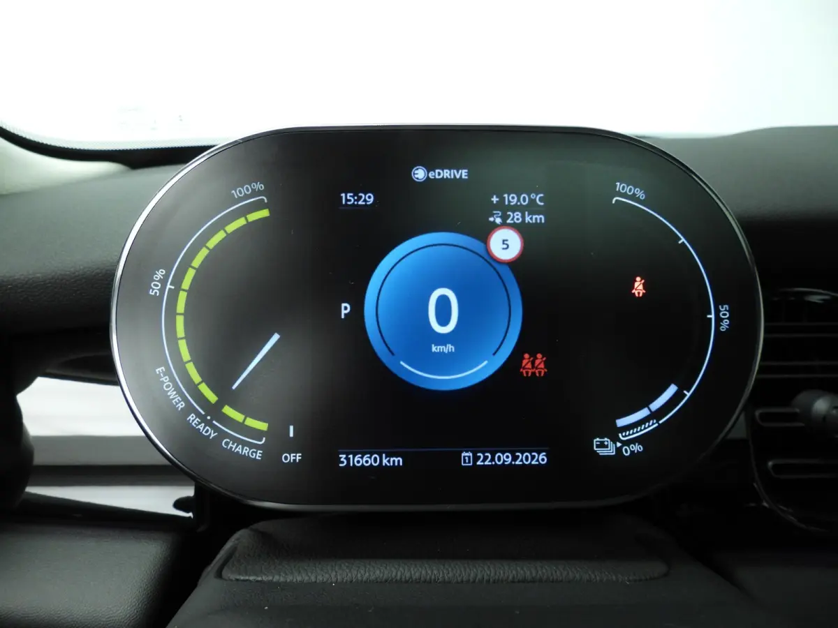 SE | Classic Uitvoering | Panoramadak | Harman-Kardon | Stoelverwarming | Carplay | Navigatie | Achteruitrijcamera | Comfort Access |