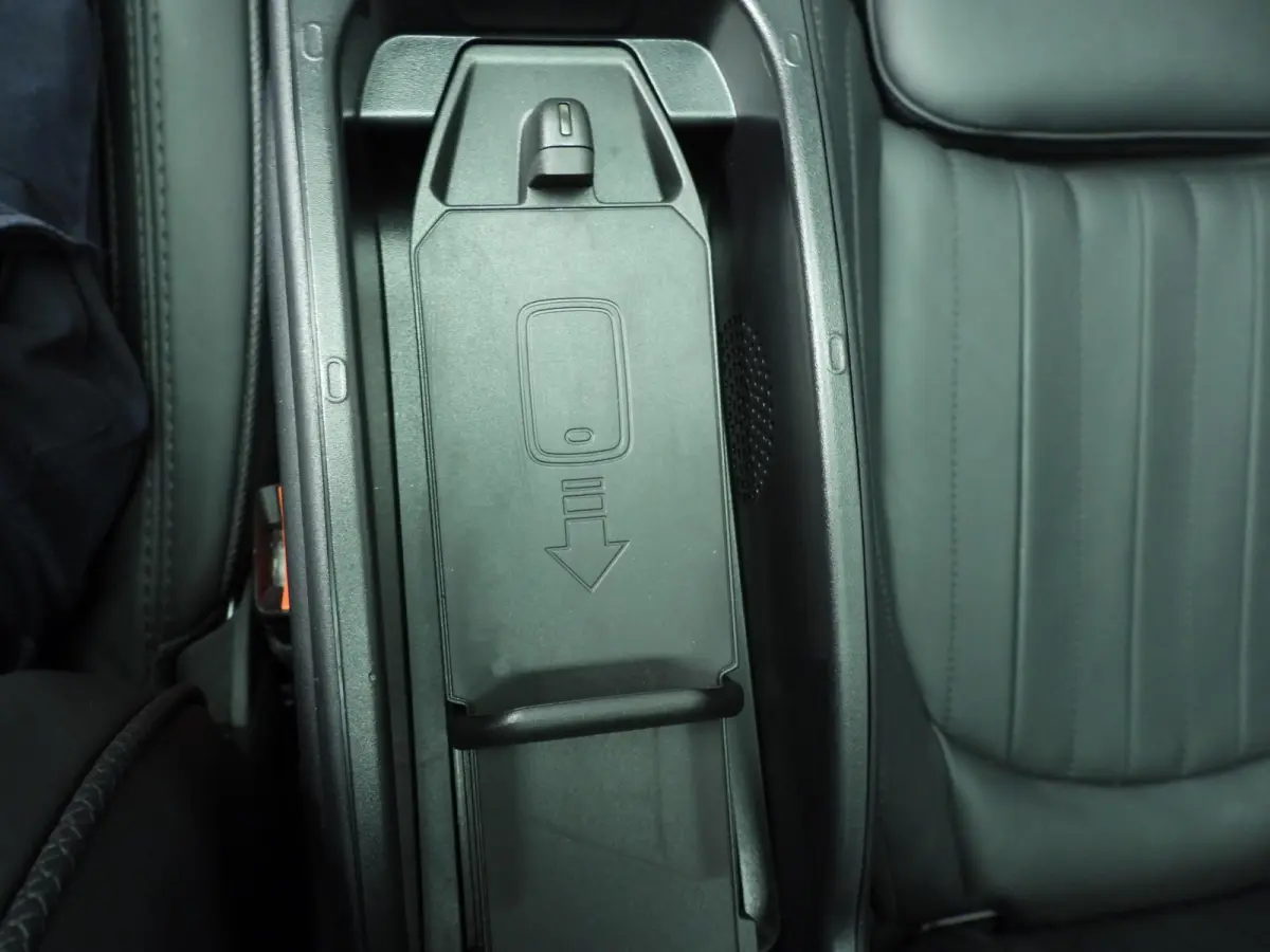 SE | Classic Uitvoering | Panoramadak | Harman-Kardon | Stoelverwarming | Carplay | Navigatie | Achteruitrijcamera | Comfort Access |
