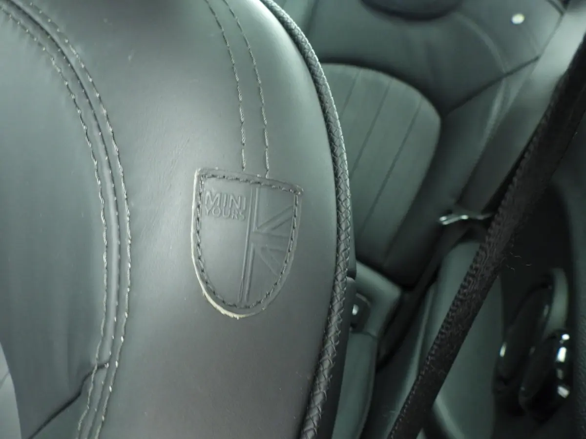 SE | Classic Uitvoering | Panoramadak | Harman-Kardon | Stoelverwarming | Carplay | Navigatie | Achteruitrijcamera | Comfort Access |