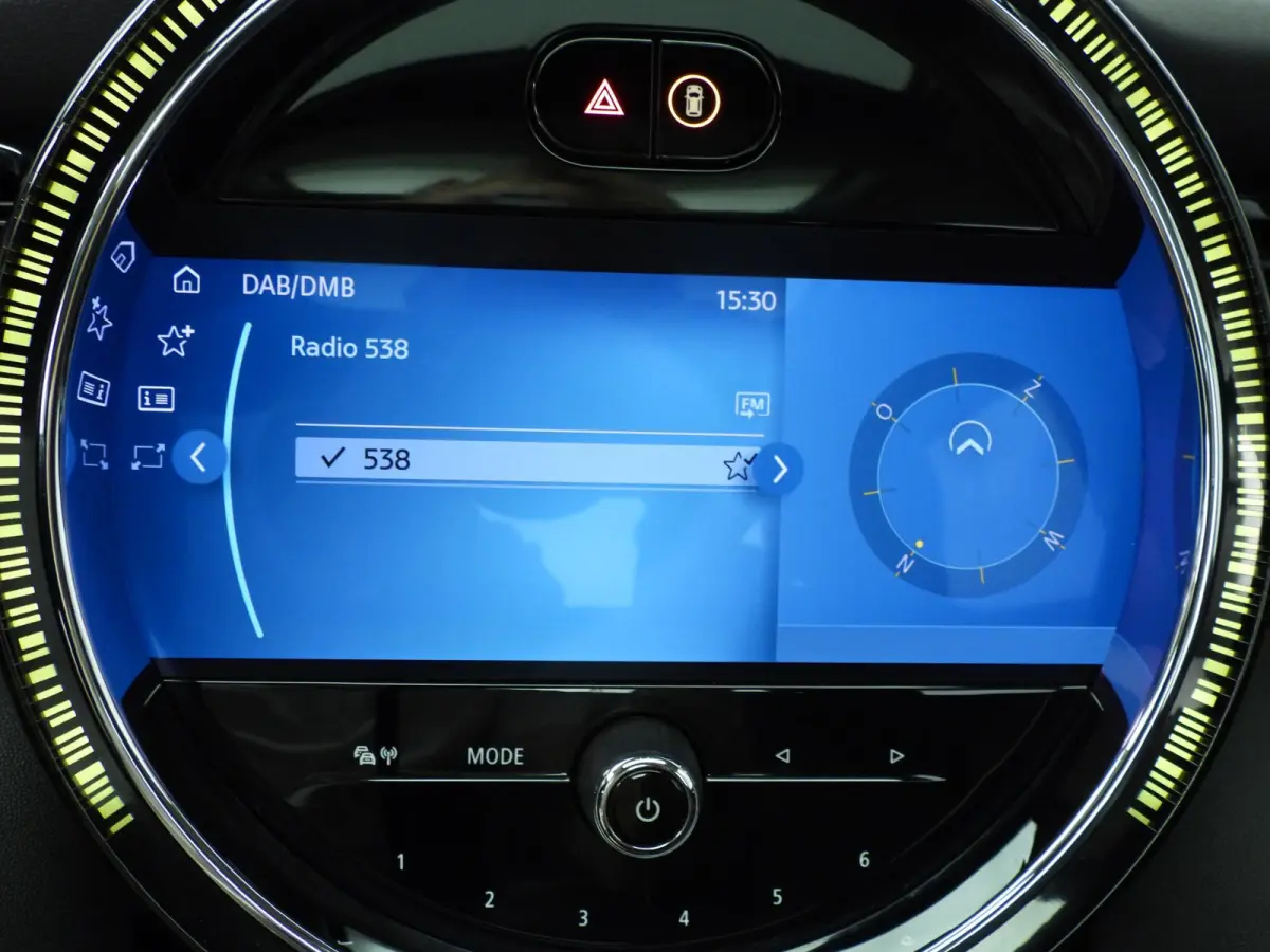 SE | Classic Uitvoering | Panoramadak | Harman-Kardon | Stoelverwarming | Carplay | Navigatie | Achteruitrijcamera | Comfort Access |