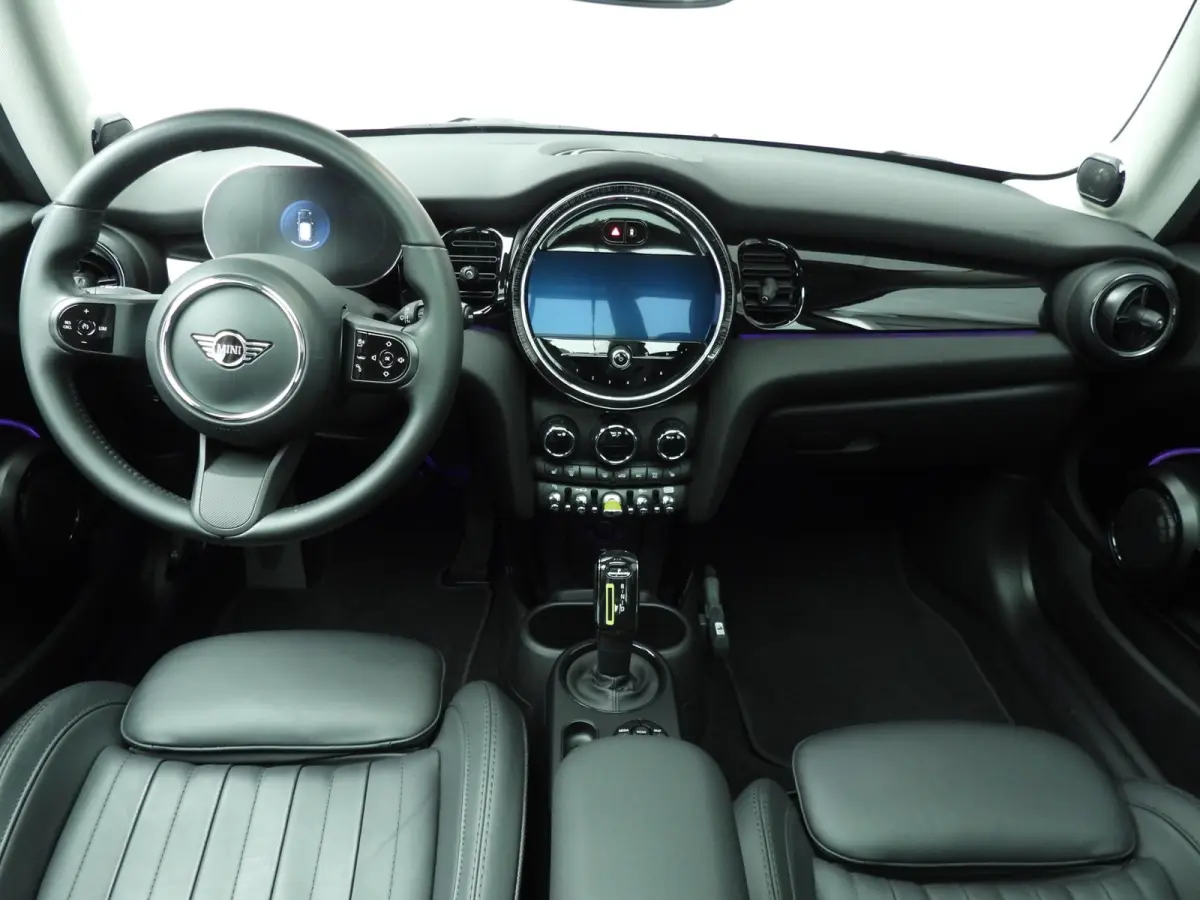 SE | Classic Uitvoering | Panoramadak | Harman-Kardon | Stoelverwarming | Carplay | Navigatie | Achteruitrijcamera | Comfort Access |