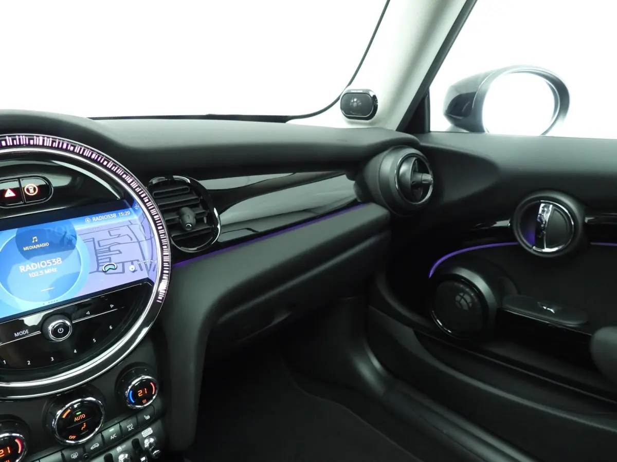 SE | Classic Uitvoering | Panoramadak | Harman-Kardon | Stoelverwarming | Carplay | Navigatie | Achteruitrijcamera | Comfort Access |