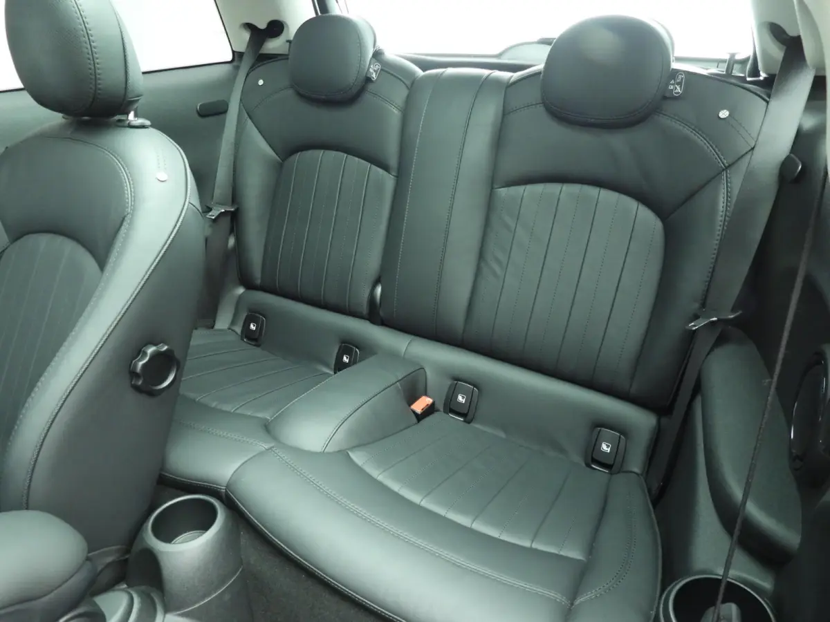 SE | Classic Uitvoering | Panoramadak | Harman-Kardon | Stoelverwarming | Carplay | Navigatie | Achteruitrijcamera | Comfort Access |