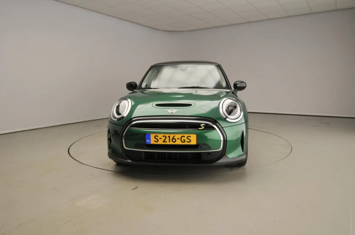SE | Classic Uitvoering | Panoramadak | Harman-Kardon | Stoelverwarming | Carplay | Navigatie | Achteruitrijcamera | Comfort Access |