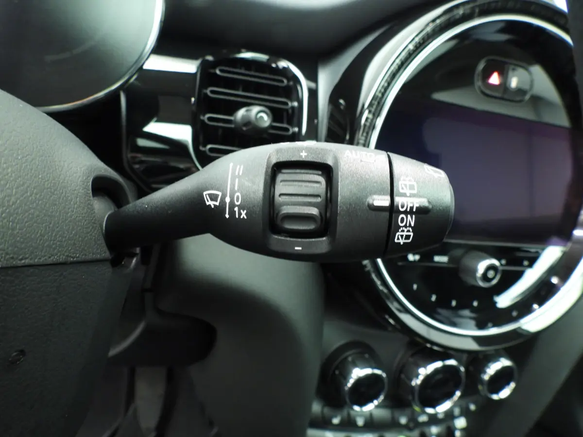 SE | Classic Uitvoering | Panoramadak | Harman-Kardon | Stoelverwarming | Carplay | Navigatie | Achteruitrijcamera | Comfort Access |