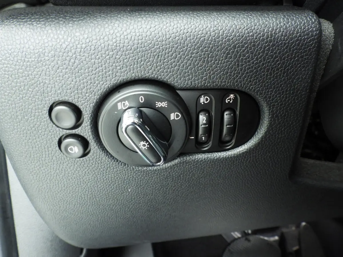 SE | Classic Uitvoering | Panoramadak | Harman-Kardon | Stoelverwarming | Carplay | Navigatie | Achteruitrijcamera | Comfort Access |