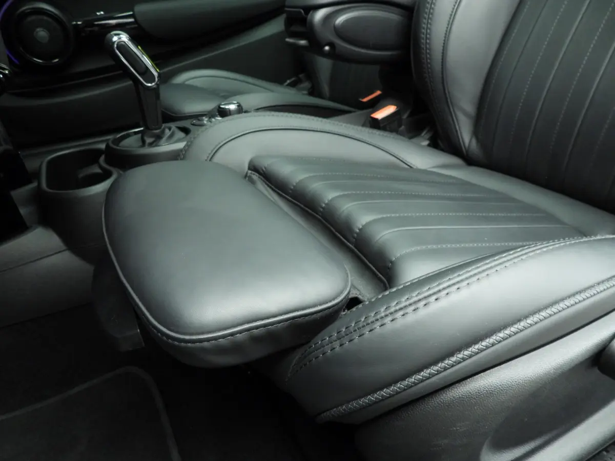 SE | Classic Uitvoering | Panoramadak | Harman-Kardon | Stoelverwarming | Carplay | Navigatie | Achteruitrijcamera | Comfort Access |