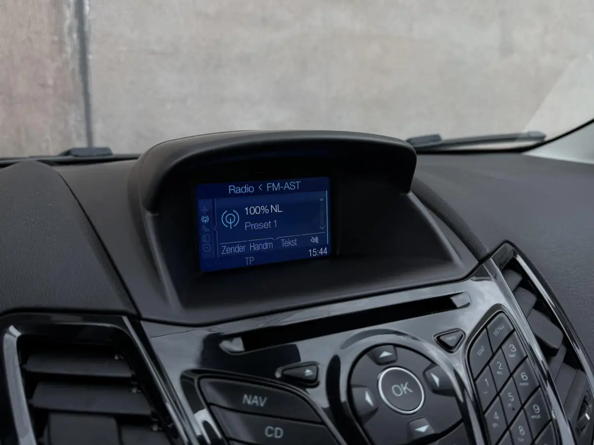 1.0 EcoBoost Titanium | Navigatie | APK 09-2027 | Cruise control | Climate control | Parkeersensoren voor + achter |