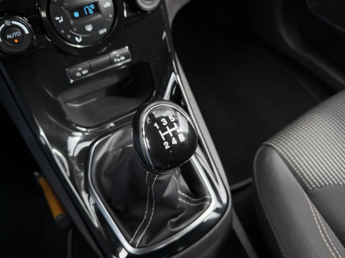1.0 EcoBoost Titanium | Navigatie | APK 09-2027 | Cruise control | Climate control | Parkeersensoren voor + achter |