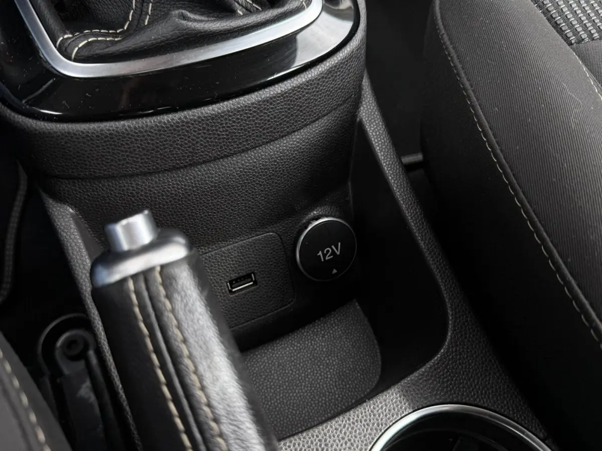 1.0 EcoBoost Titanium | Navigatie | APK 09-2027 | Cruise control | Climate control | Parkeersensoren voor + achter |