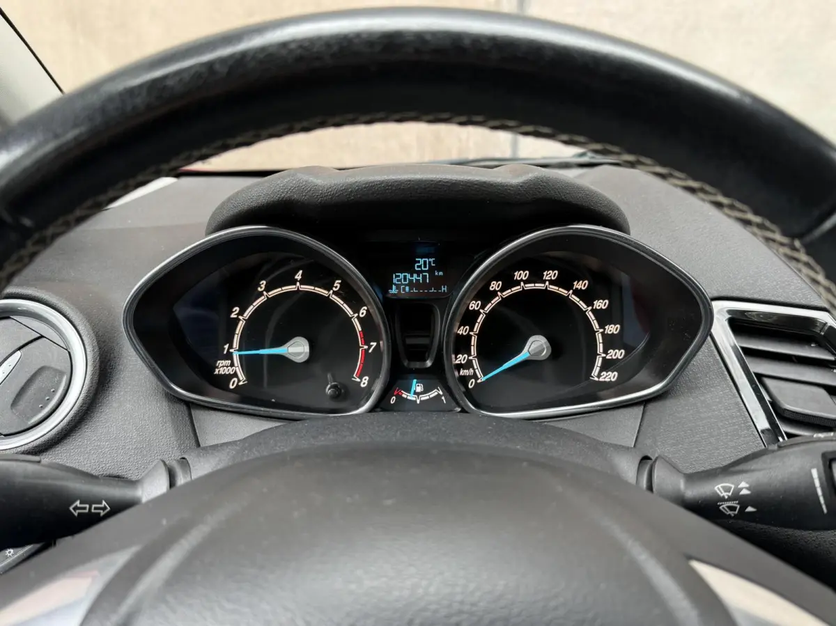 1.0 EcoBoost Titanium | Navigatie | APK 09-2027 | Cruise control | Climate control | Parkeersensoren voor + achter |