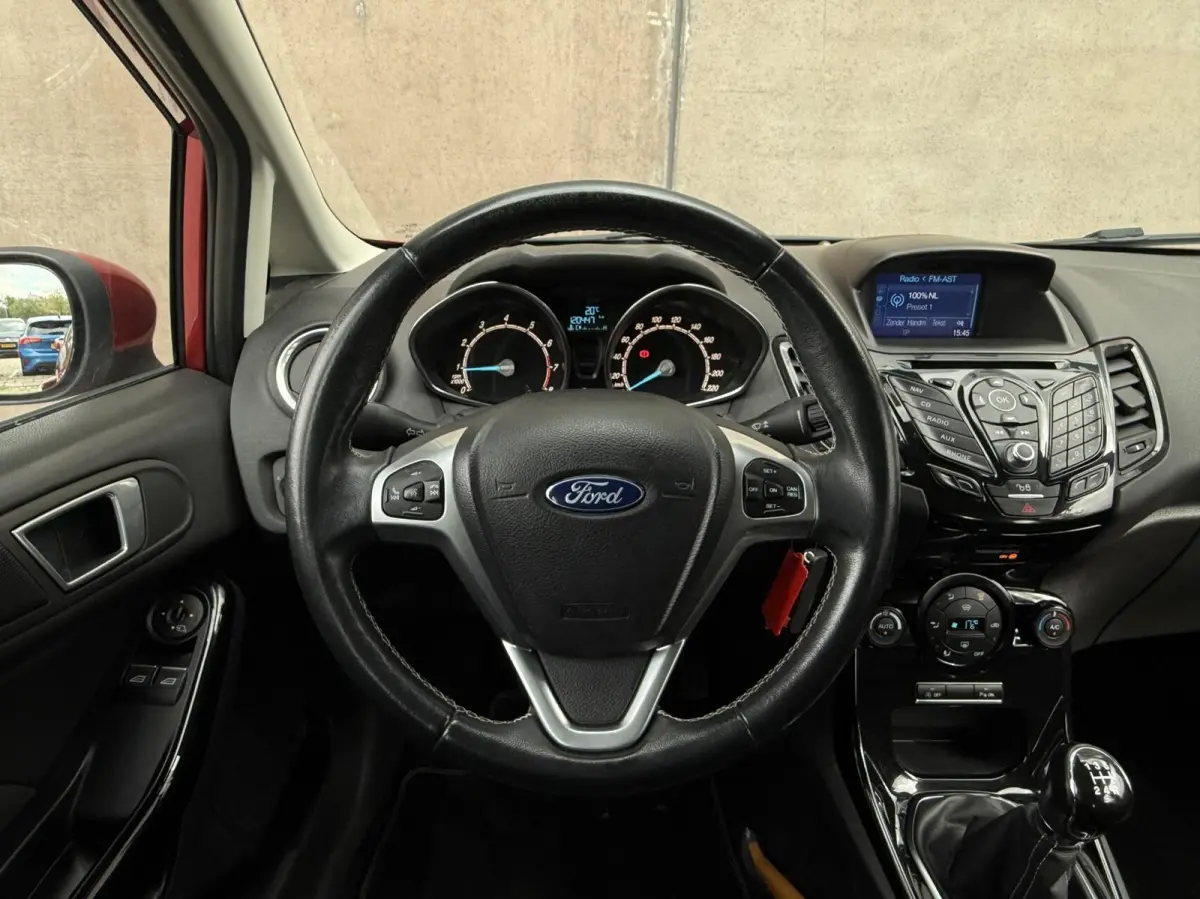 1.0 EcoBoost Titanium | Navigatie | APK 09-2027 | Cruise control | Climate control | Parkeersensoren voor + achter |