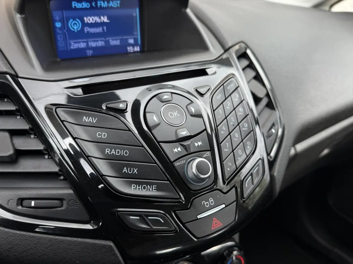1.0 EcoBoost Titanium | Navigatie | APK 09-2027 | Cruise control | Climate control | Parkeersensoren voor + achter |