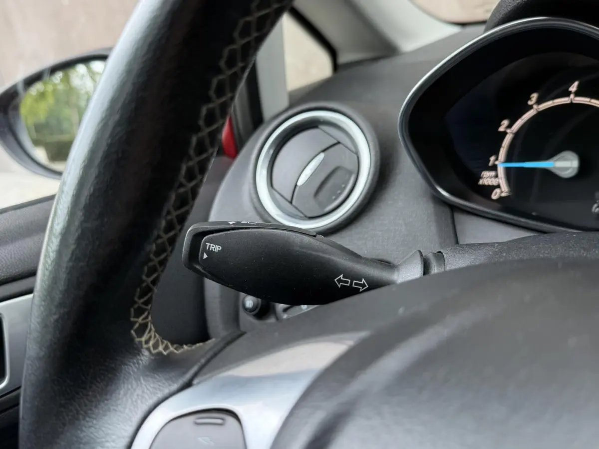 1.0 EcoBoost Titanium | Navigatie | APK 09-2027 | Cruise control | Climate control | Parkeersensoren voor + achter |