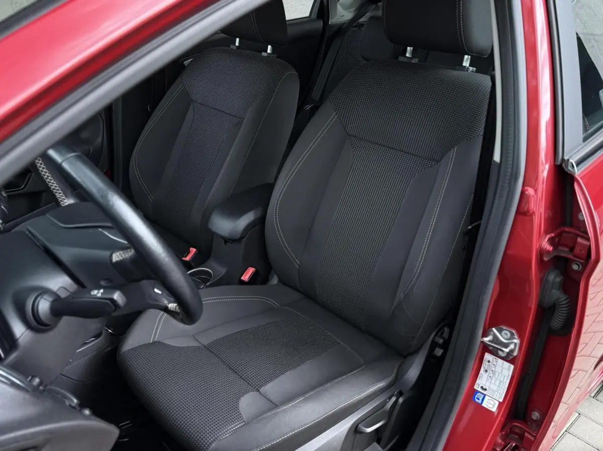 1.0 EcoBoost Titanium | Navigatie | APK 09-2027 | Cruise control | Climate control | Parkeersensoren voor + achter |