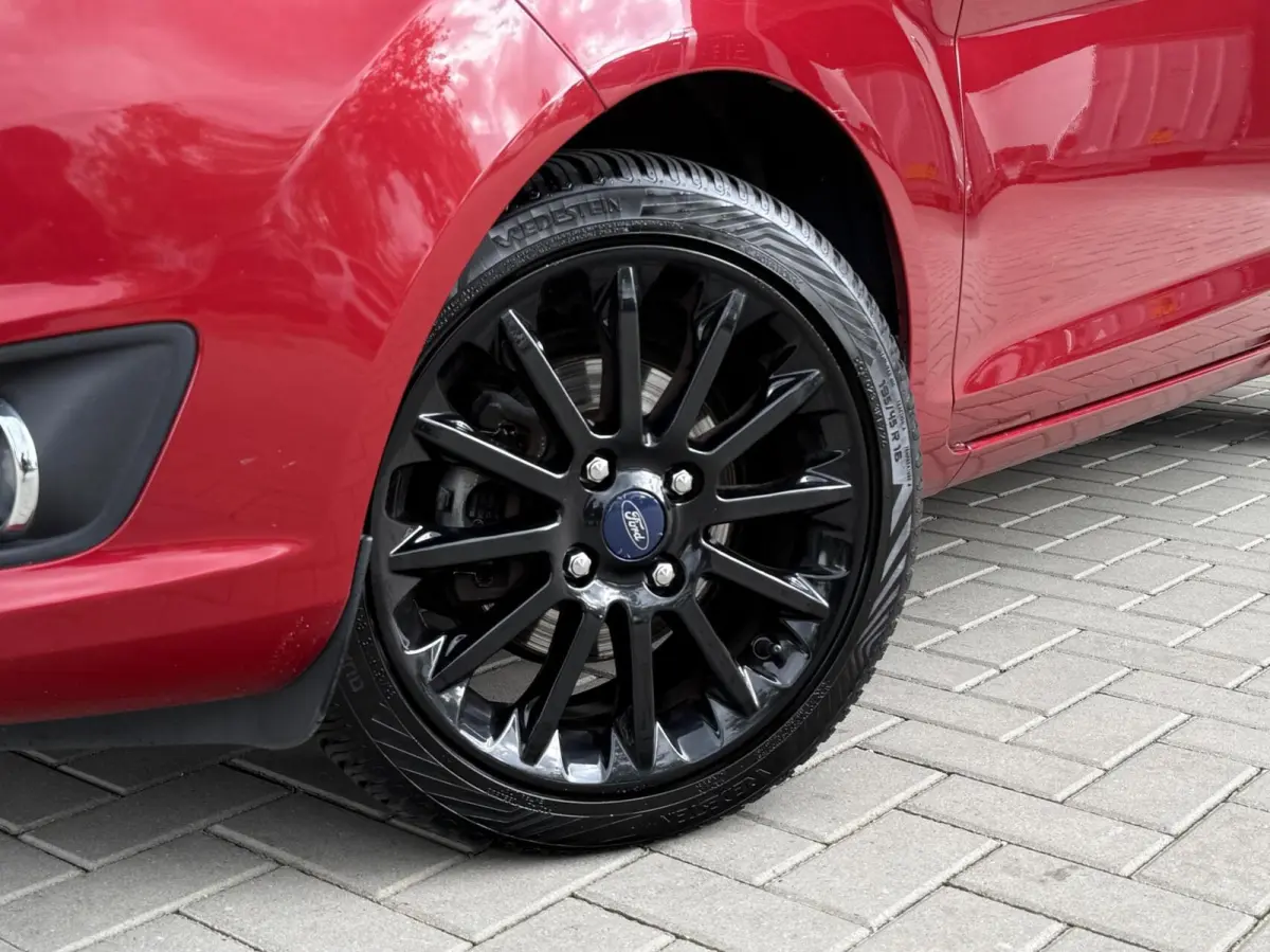1.0 EcoBoost Titanium | Navigatie | APK 09-2027 | Cruise control | Climate control | Parkeersensoren voor + achter |