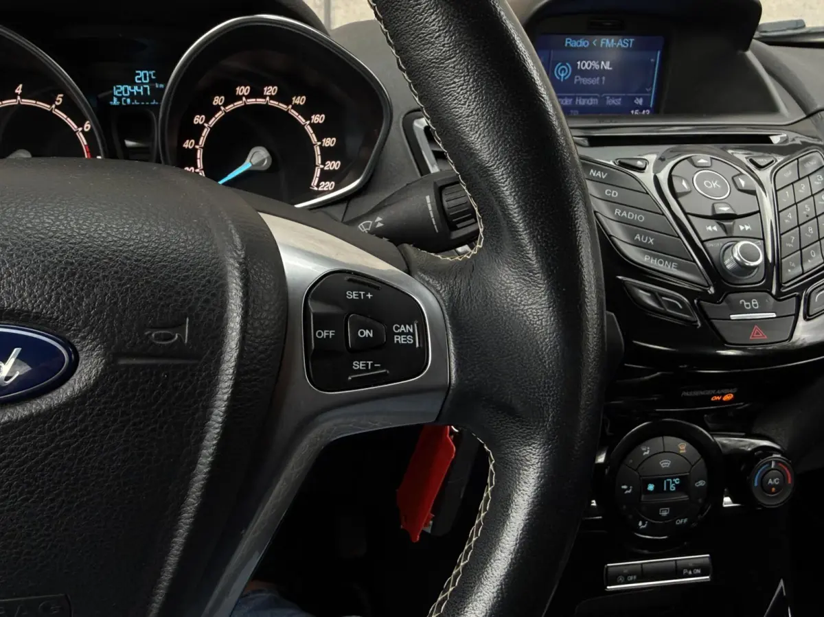 1.0 EcoBoost Titanium | Navigatie | APK 09-2027 | Cruise control | Climate control | Parkeersensoren voor + achter |