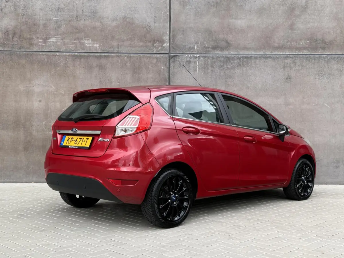 1.0 EcoBoost Titanium | Navigatie | APK 09-2027 | Cruise control | Climate control | Parkeersensoren voor + achter |