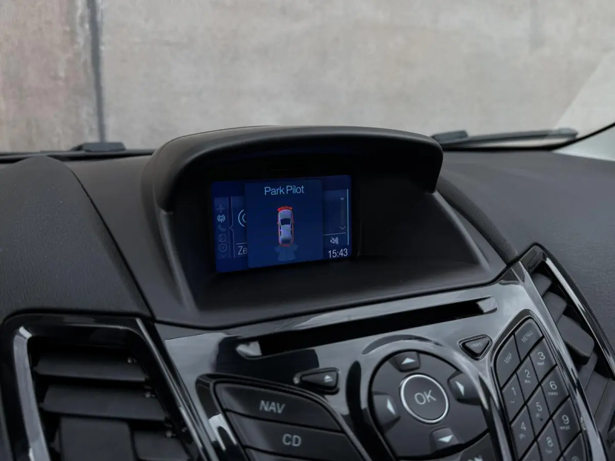 1.0 EcoBoost Titanium | Navigatie | APK 09-2027 | Cruise control | Climate control | Parkeersensoren voor + achter |
