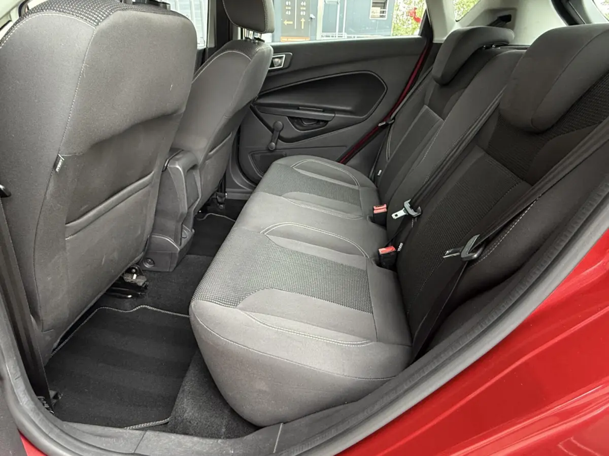 1.0 EcoBoost Titanium | Navigatie | APK 09-2027 | Cruise control | Climate control | Parkeersensoren voor + achter |