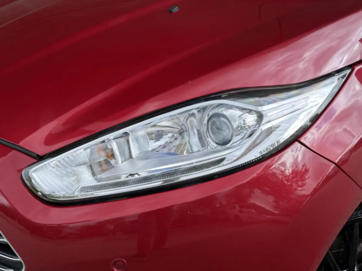 1.0 EcoBoost Titanium | Navigatie | APK 09-2027 | Cruise control | Climate control | Parkeersensoren voor + achter |